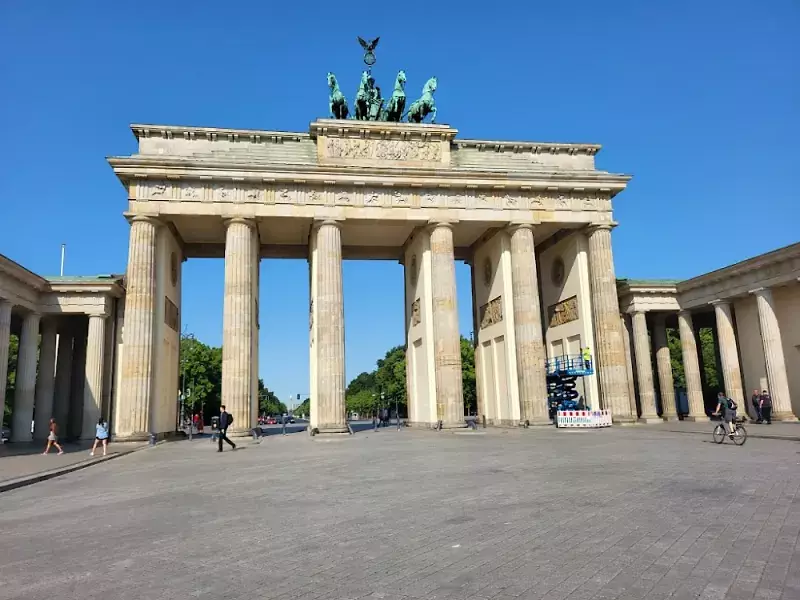 Brandenburg-Gate-0